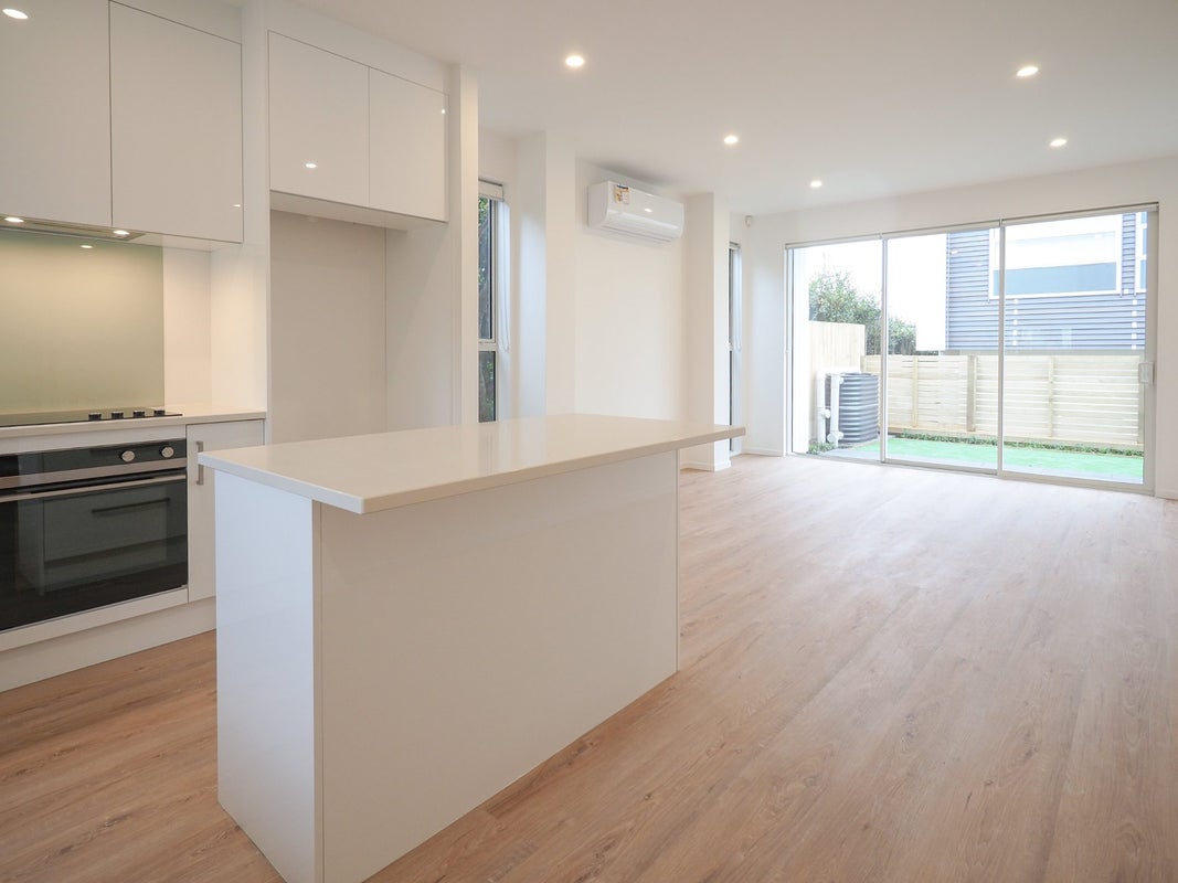 1/10 Tirimoana Road, Te Atatu South, Auckland - Carousel 2