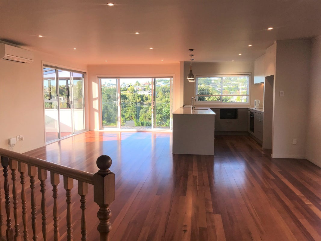 27 Peter Terrace, Castor Bay, Auckland - Carousel 2