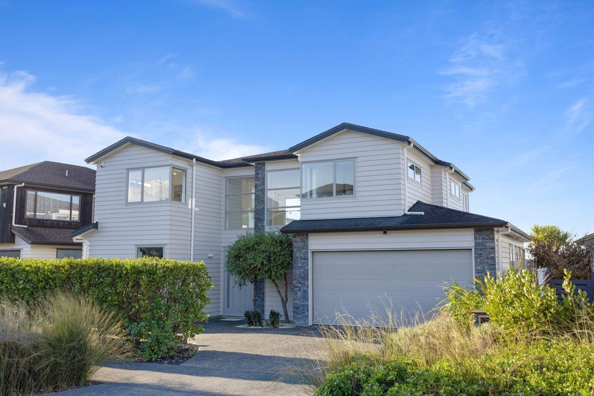 29 Headland Drive, Long Bay, Auckland - Carousel 1