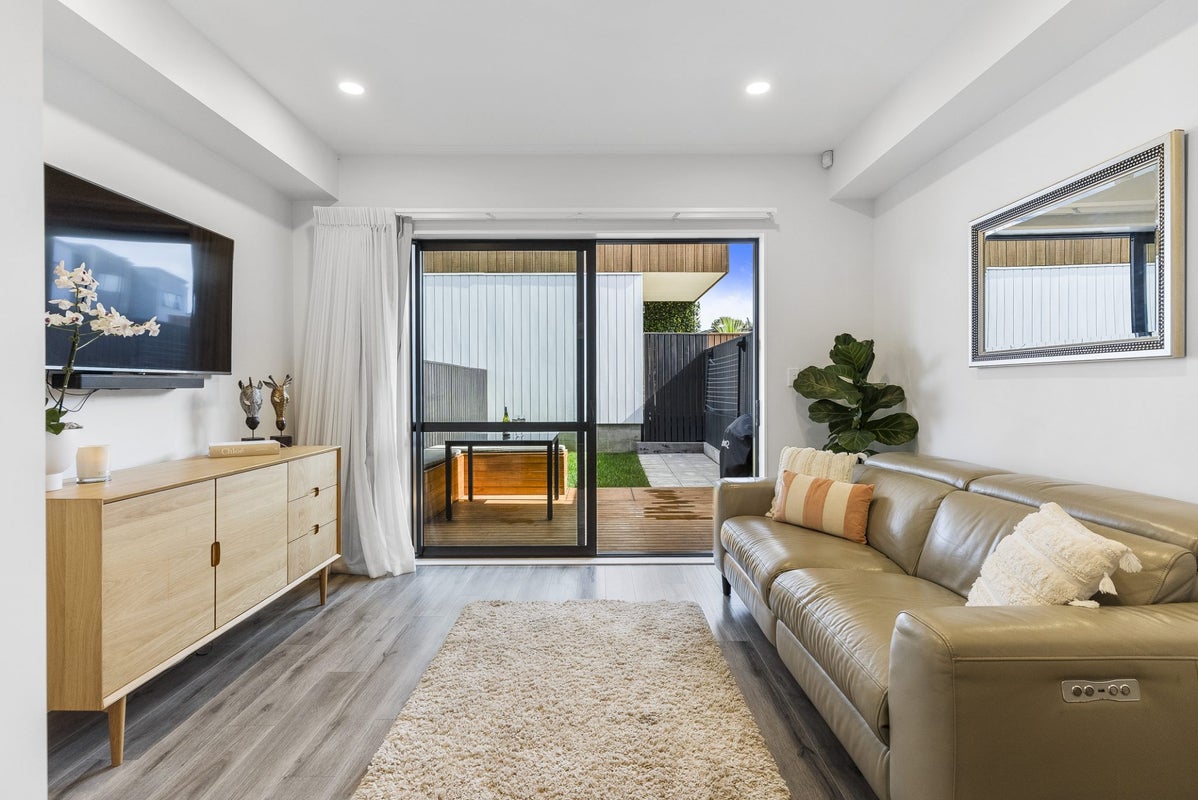 130B Tiriwa Drive, Massey, Auckland - Carousel 2