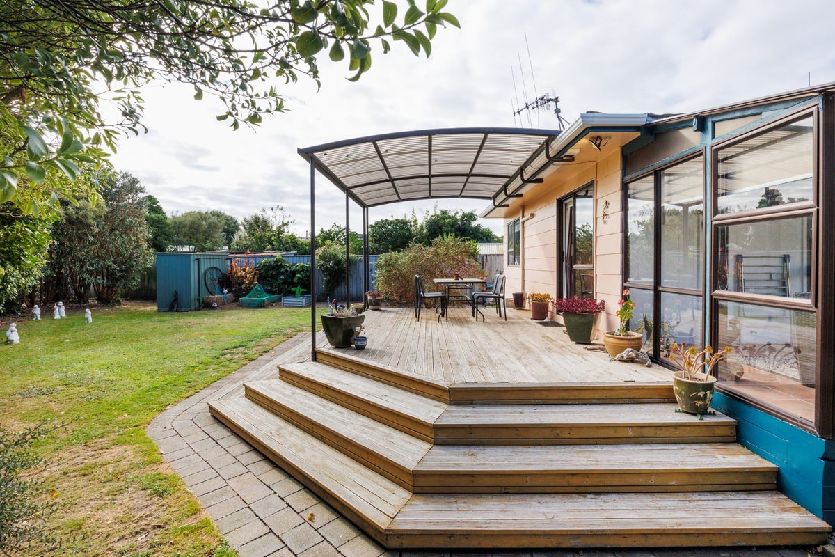 3 Waltham Court, Cloverlea, Palmerston North - Carousel 15
