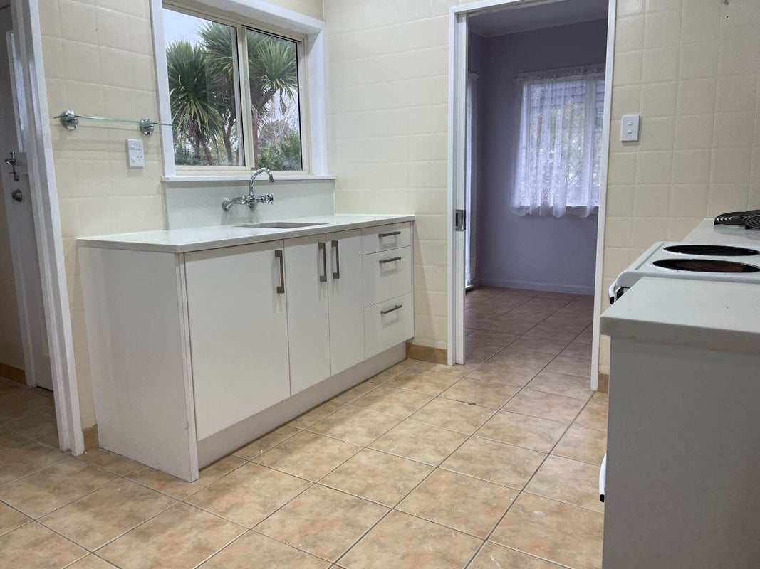 131 View Road, Sunnyvale, Auckland - Carousel 2