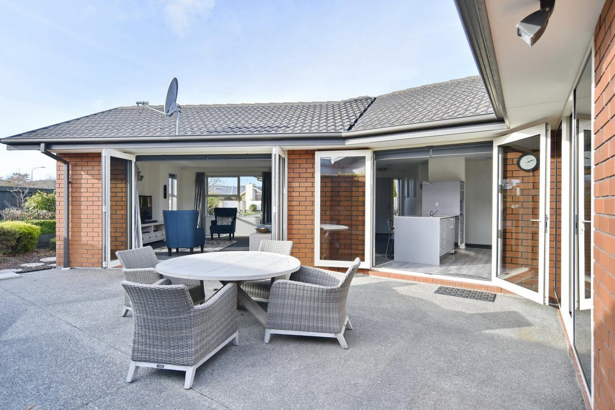 18 Oratia Grove, Northwood, Christchurch - Carousel 1