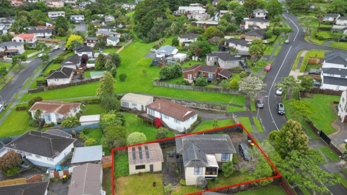 20 Banyan Drive, Totara Heights, Auckland - Carousel 1