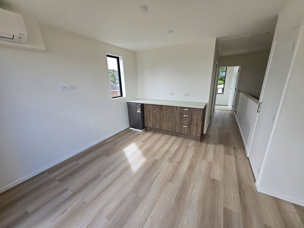 12 Humphreys Place, Mangere, Auckland - Carousel 2