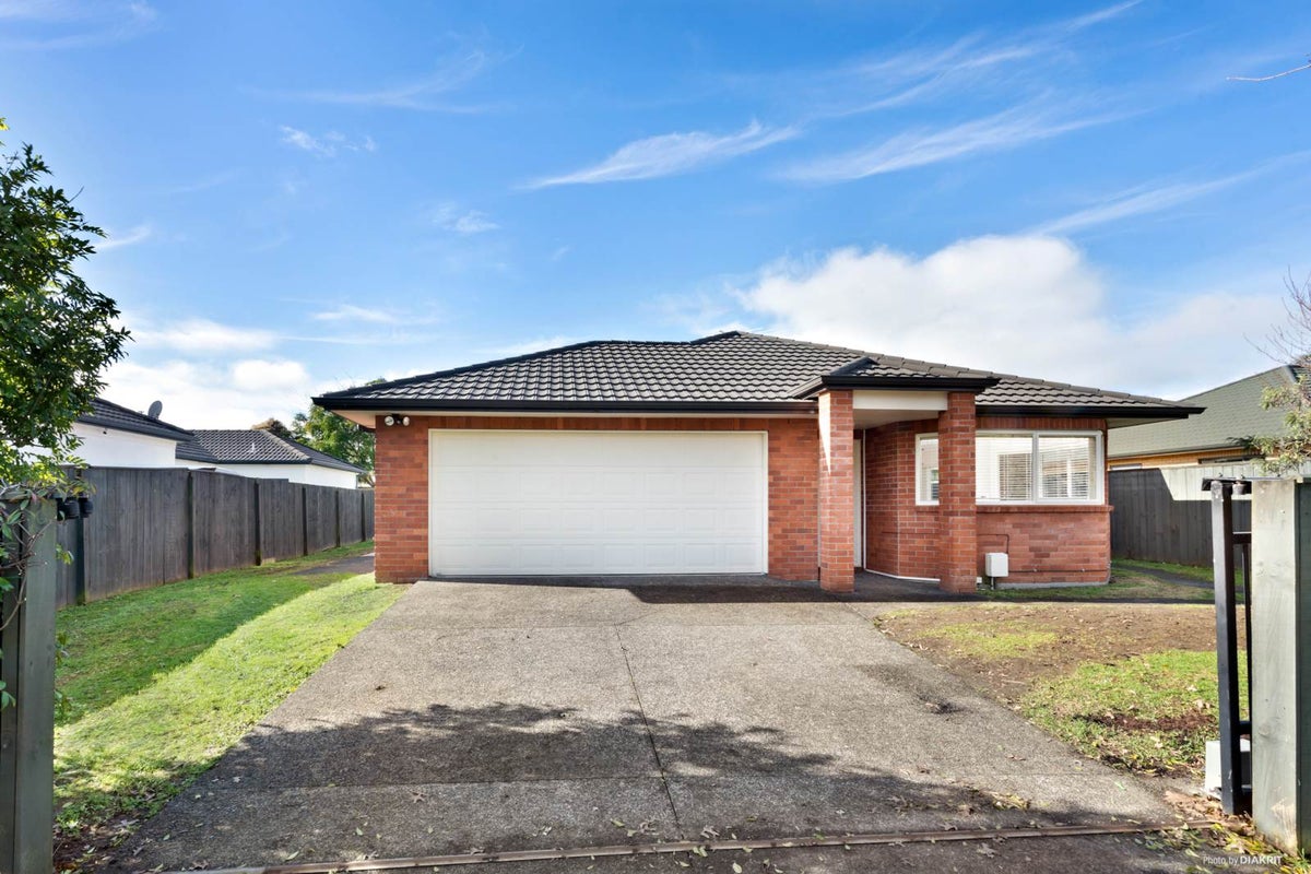 14 Glencalder Place, Wattle Downs, Auckland - Carousel 1