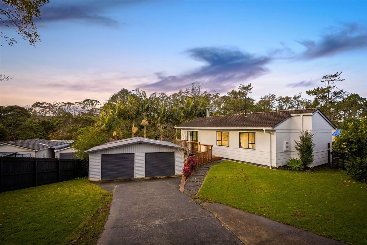 5 Lowell Place, Massey, Auckland - Carousel 1