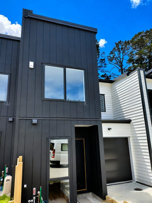 8 Korokio Lane, Henderson, Auckland - Carousel 1