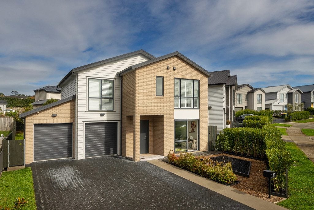 33 Manutewhau Road, Massey, Auckland - Carousel 1