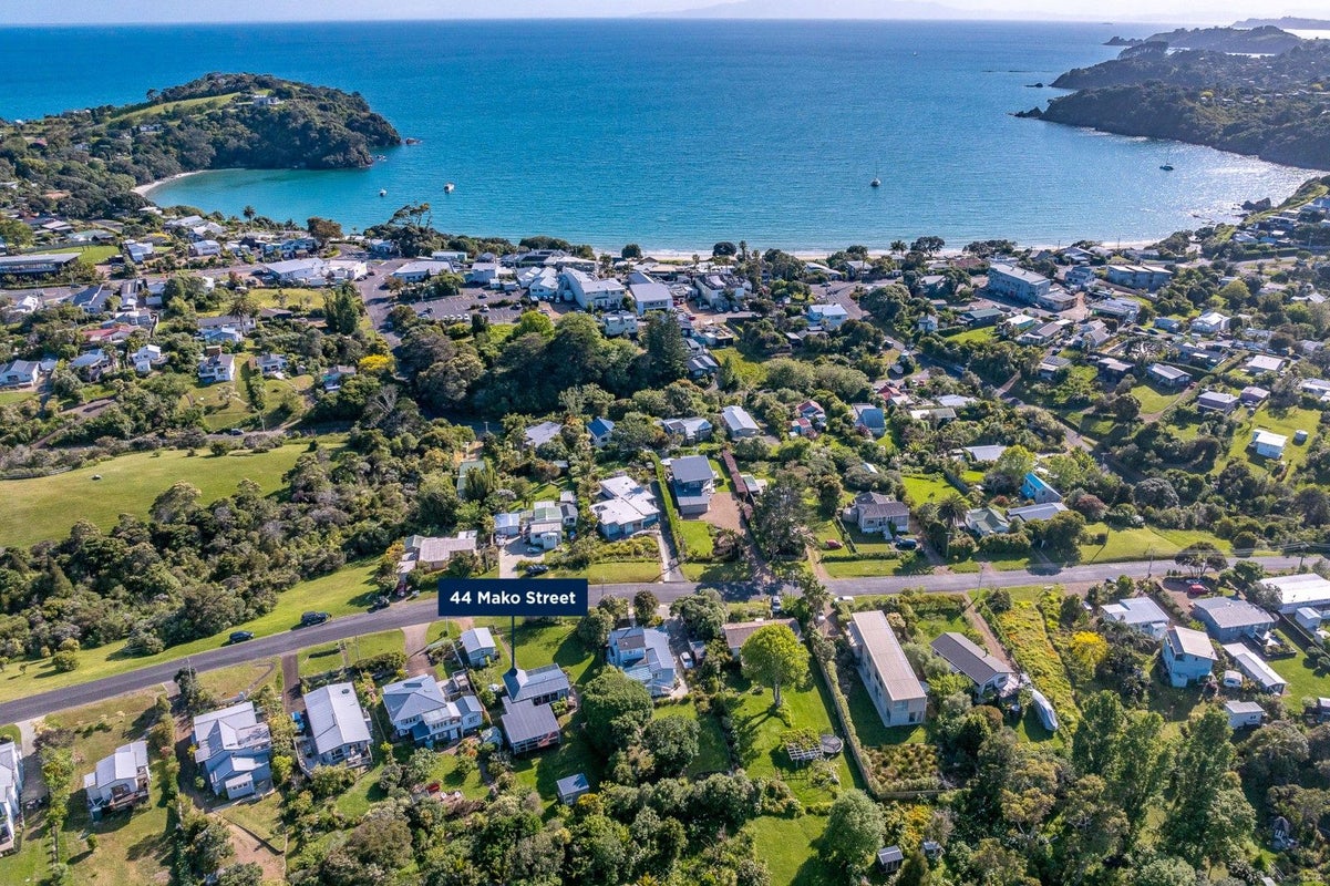 44 Mako Street, Oneroa, Waiheke Island - Carousel 2