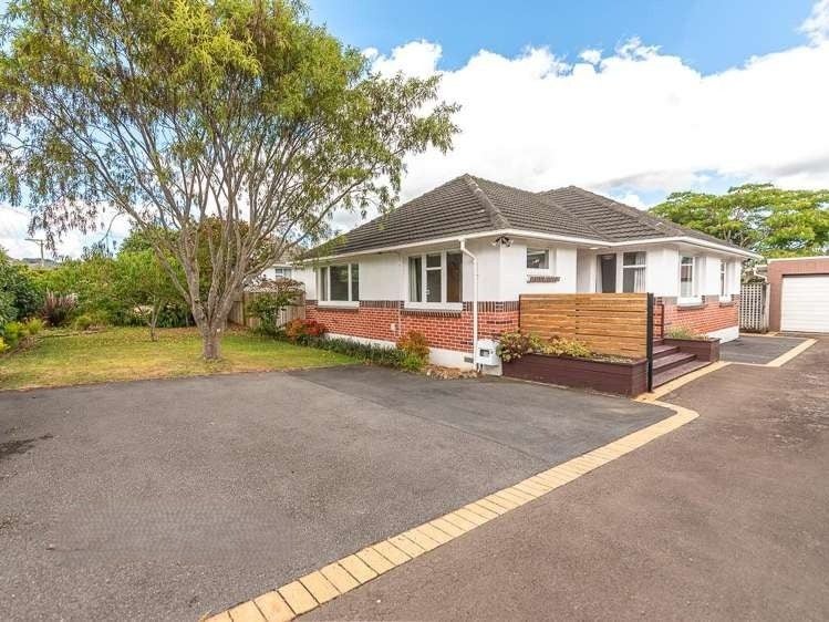 5 Iris Grove, Trentham, Upper Hutt - Carousel 1