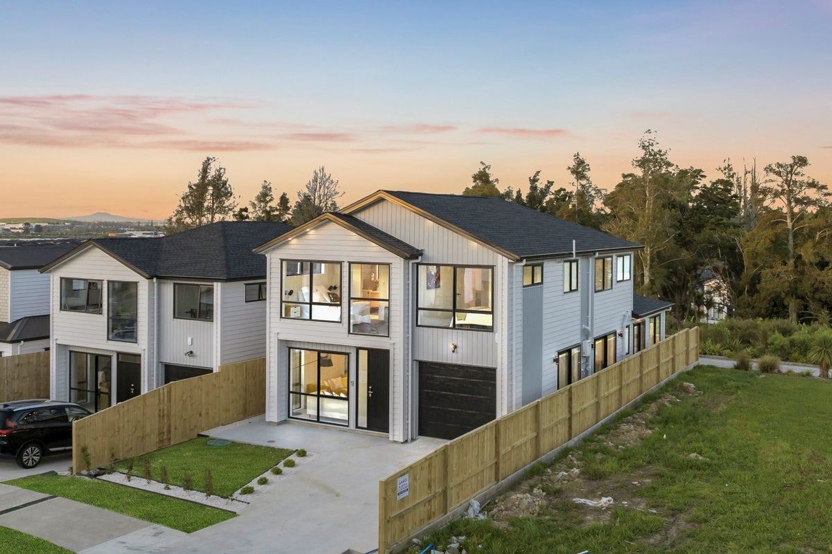 25 Drumnaconagher Road, Flat Bush, Auckland - Carousel 1