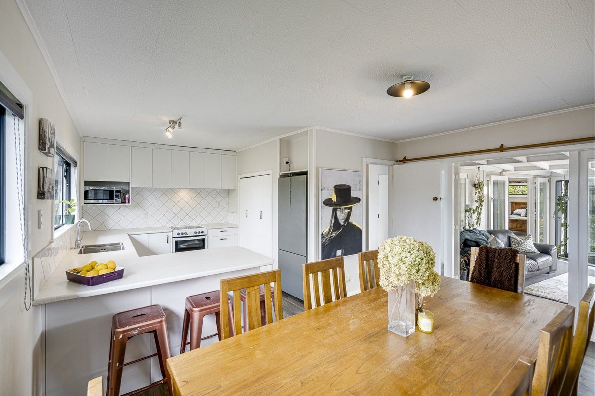 13 Howard Road, Taradale, Napier - Carousel 2