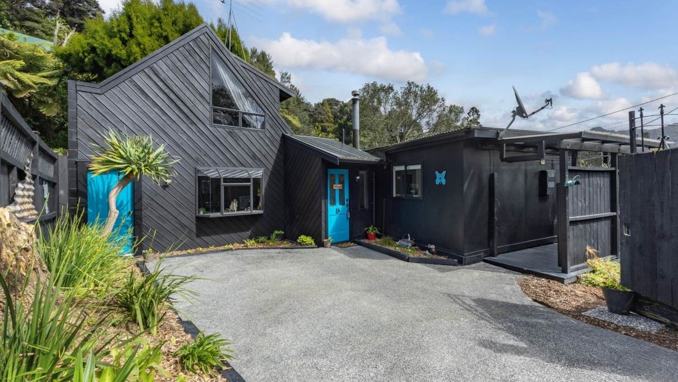 53 Foster Avenue, Huia, Auckland - Carousel 1