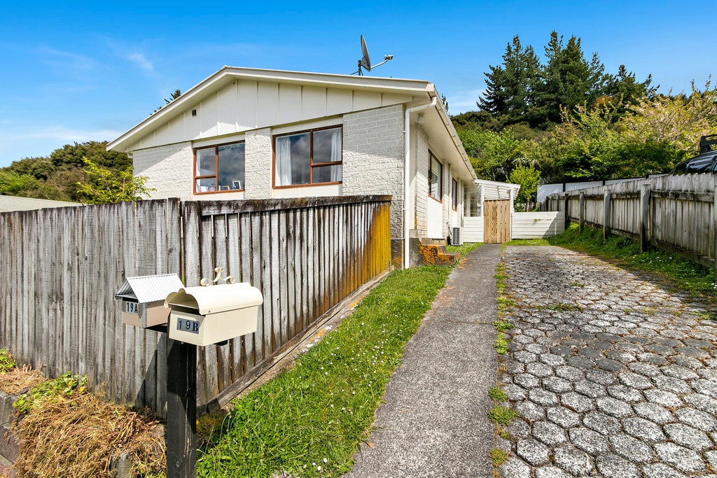 19B Newburn Grove, Wainuiomata, Lower Hutt - Carousel 11