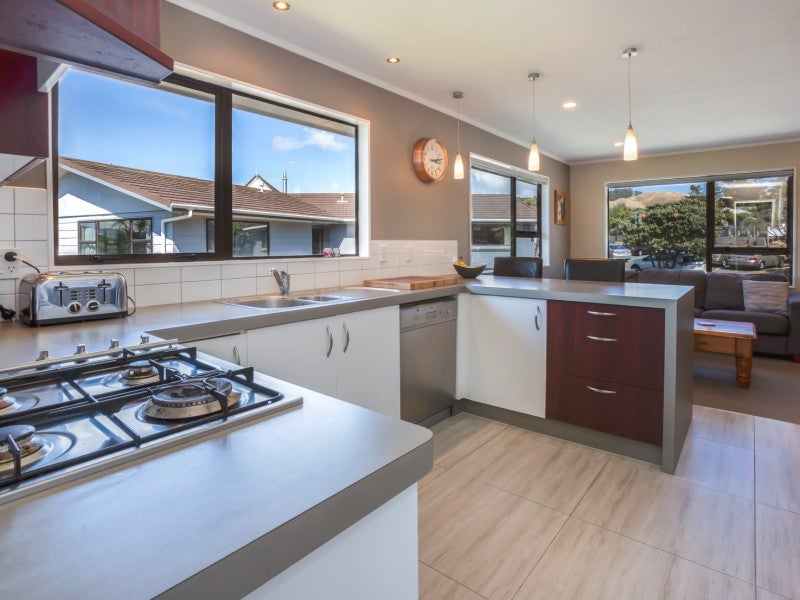 9 Longitude Place, Whitby, Porirua - Carousel 2