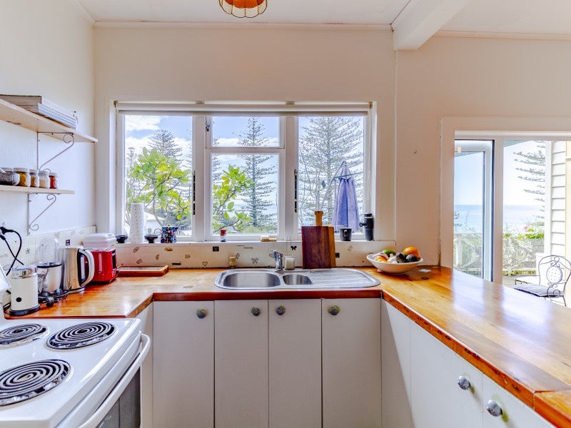6 Seaview Terrace, Bluff Hill, Napier - Carousel 2