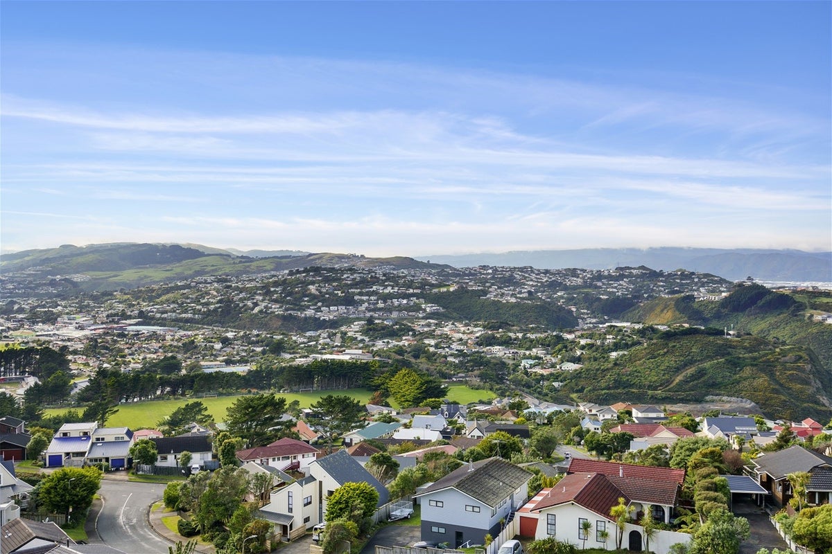 16 Jaunpur Crescent, Broadmeadows, Wellington - Carousel 1