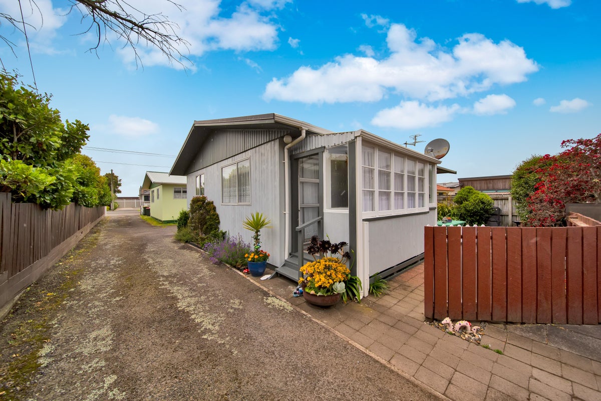 10B Ropiha Street, Fitzroy, New Plymouth - Carousel 1