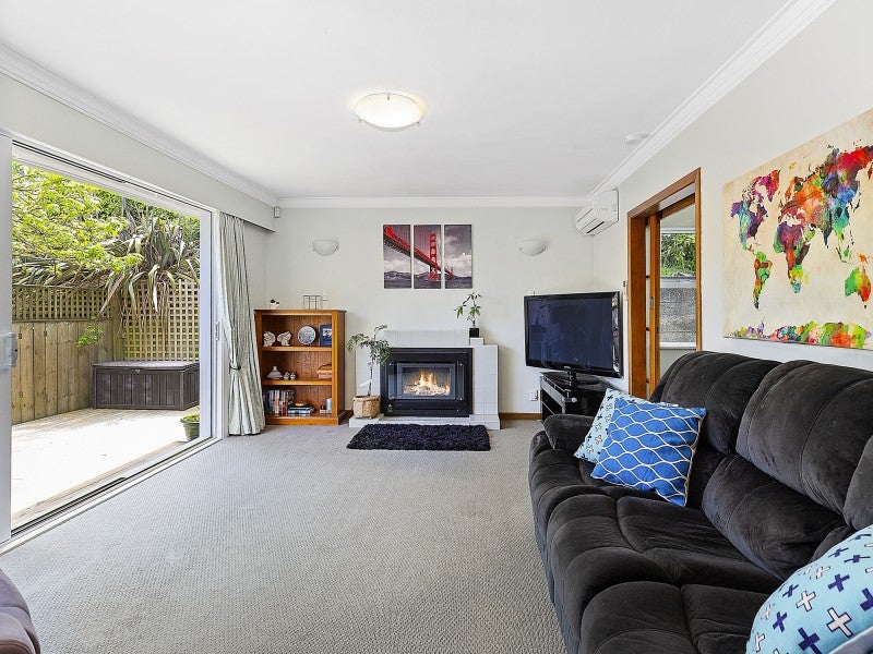 26 Mahoe Street, Tawa, Wellington - Carousel 2