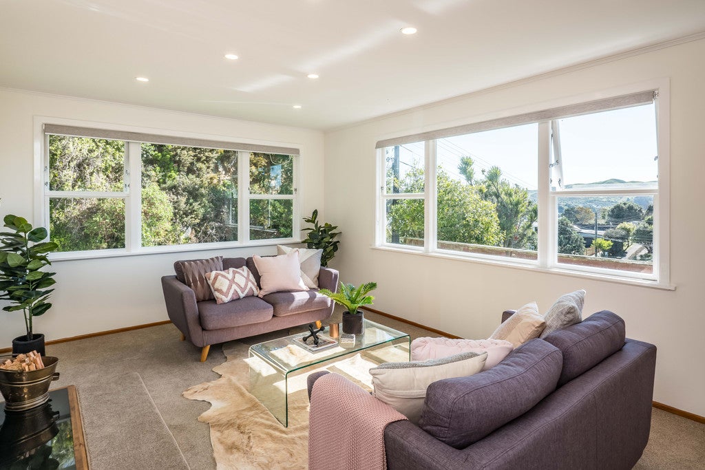7 Leona Way, Paparangi, Wellington - Carousel 2