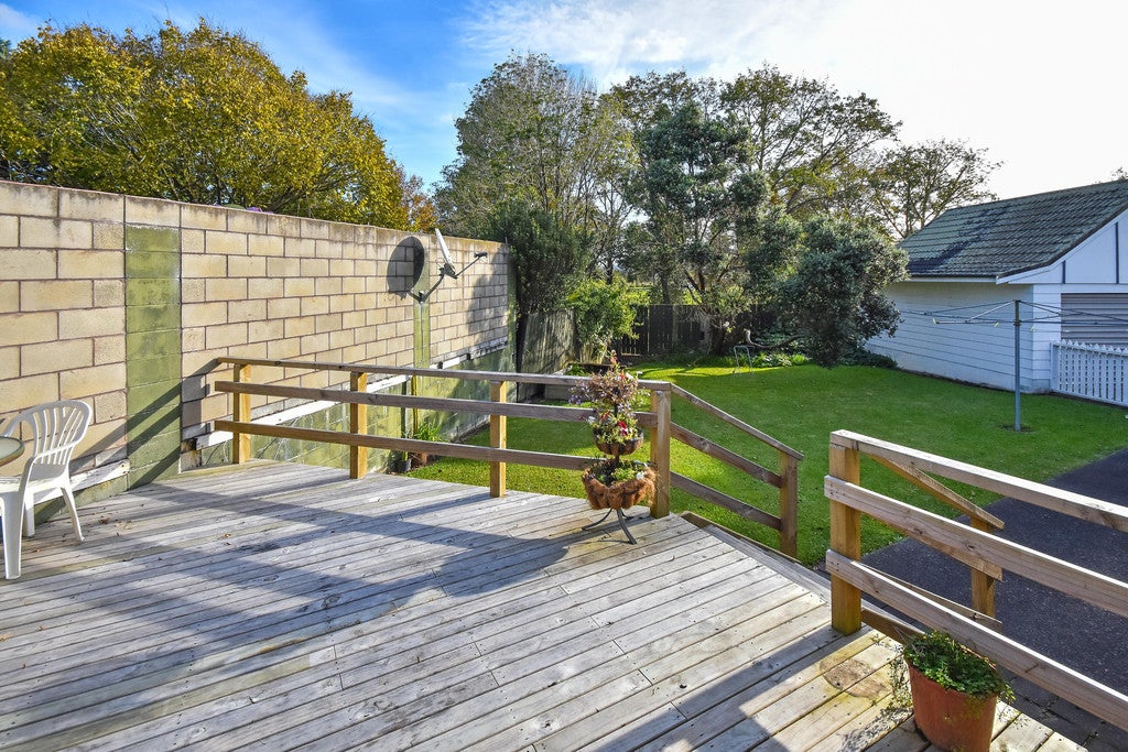 17 Chantal Place, Red Hill, Papakura - Carousel 2