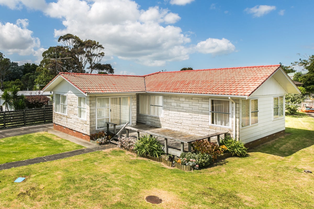 20 Waterlea Avenue, Mangere Bridge, Auckland - Carousel 1