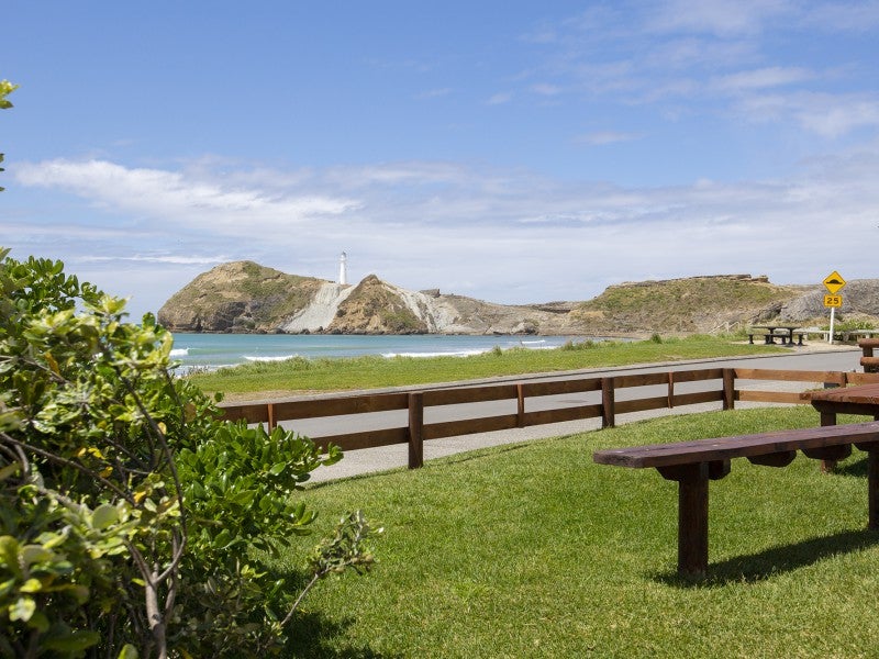 98 Jetty Road, Castlepoint - Carousel 1