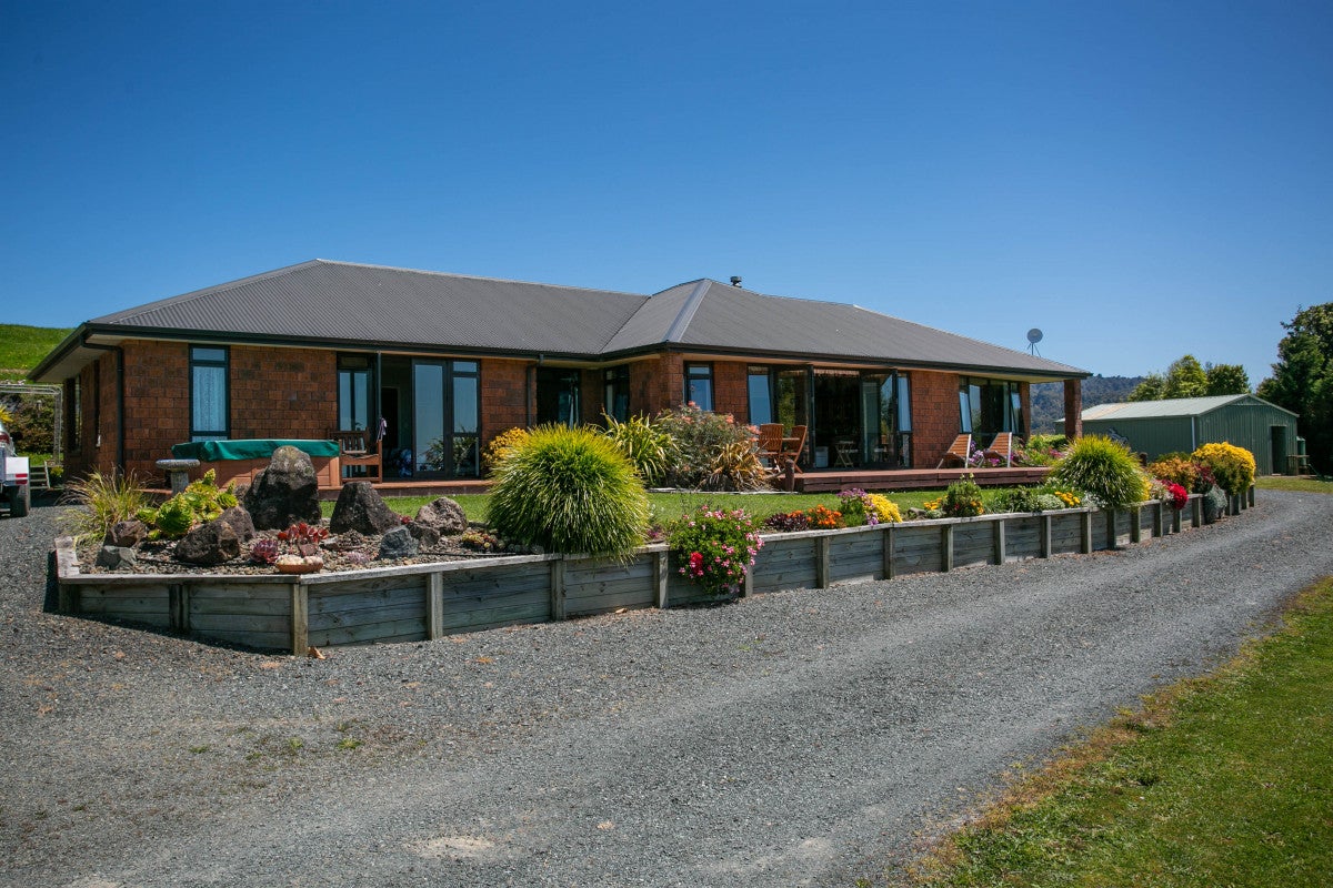 1/407 Sainsbury Road, Pirongia, Te Awamutu - Carousel 1