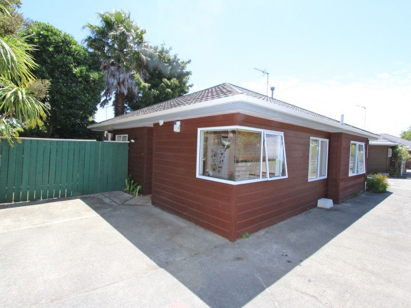 5B GRAYS RD, PLIMMERTON, PORIRUA - Carousel 1