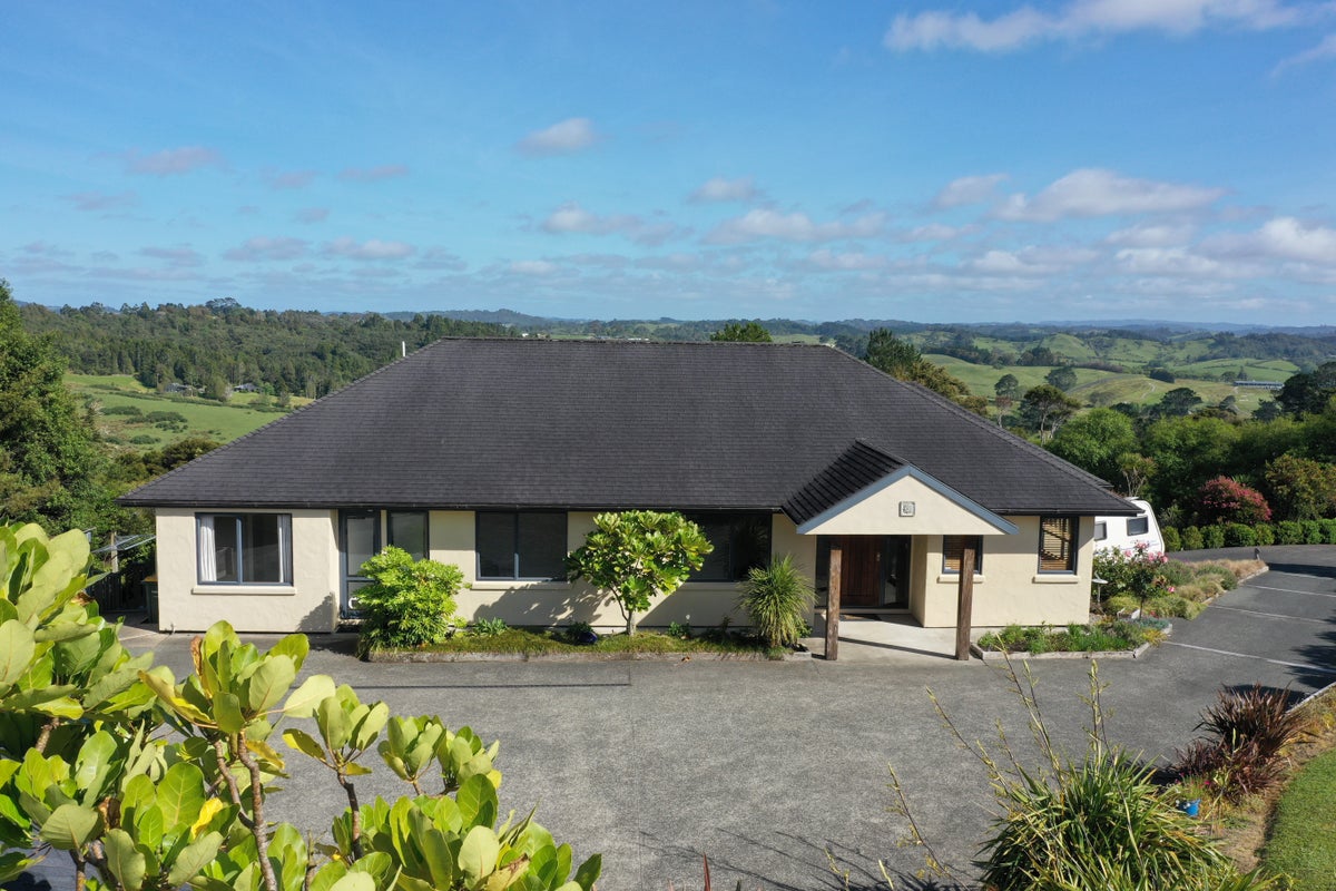 206 Windmill Drive, Silverdale - Carousel 2