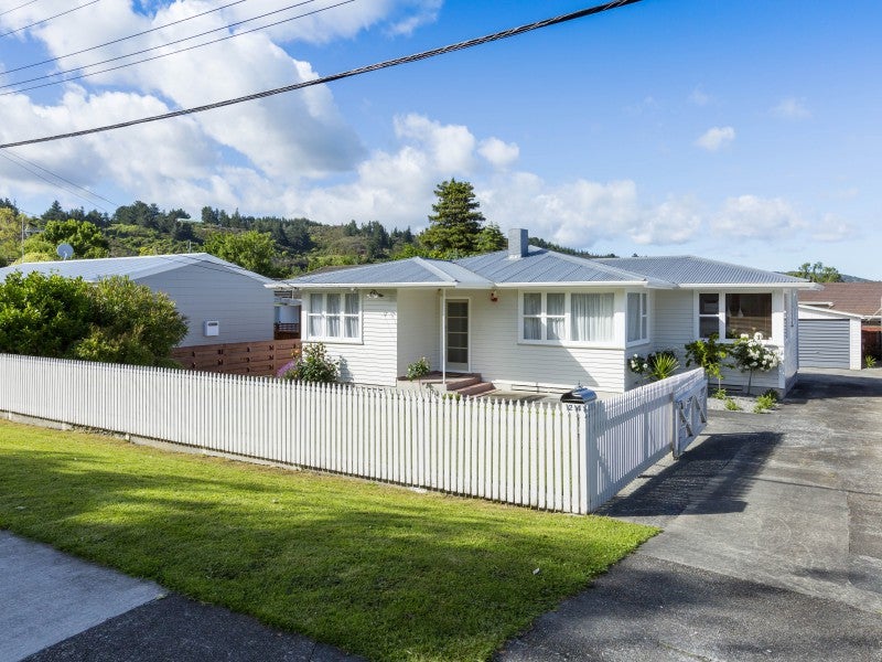 24 Moeraki Road, Maoribank, Upper Hutt - Carousel 1