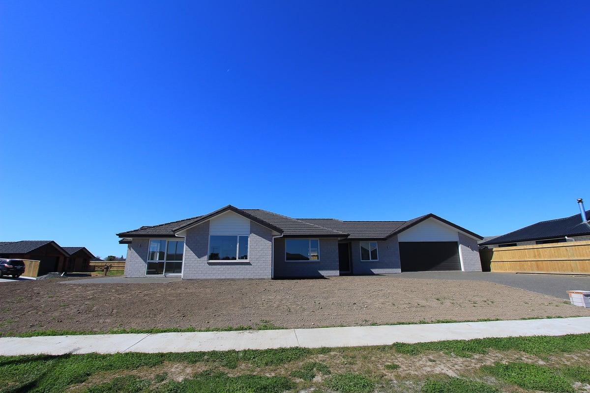 2 Dakota PL, Burleigh, blenheim - Carousel 2