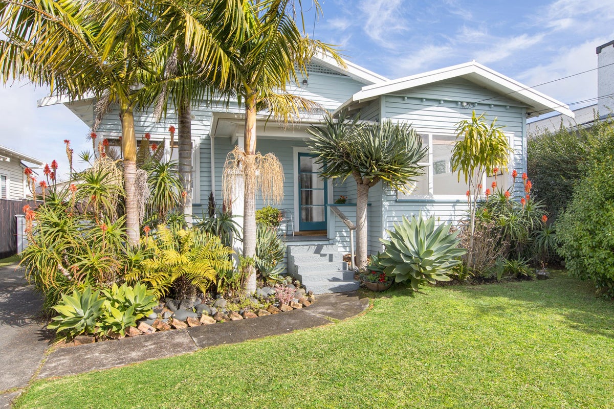74 Huia Road, Point Chevalier, Auckland - Carousel 1