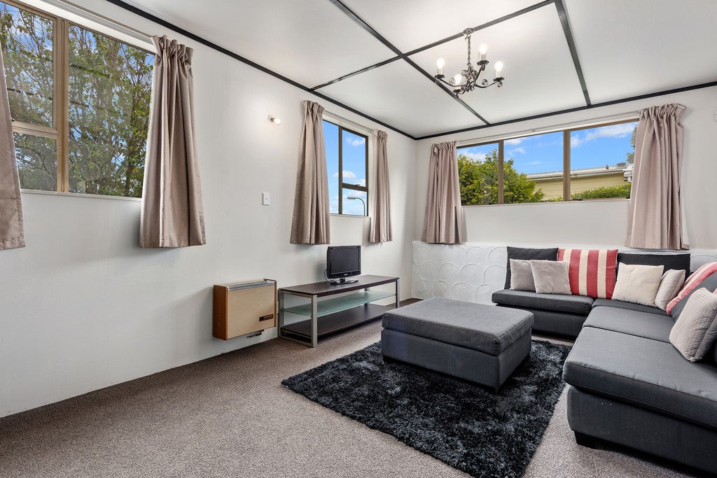 7 Snowberry Grove, Timberlea, Upper Hutt - Carousel 15