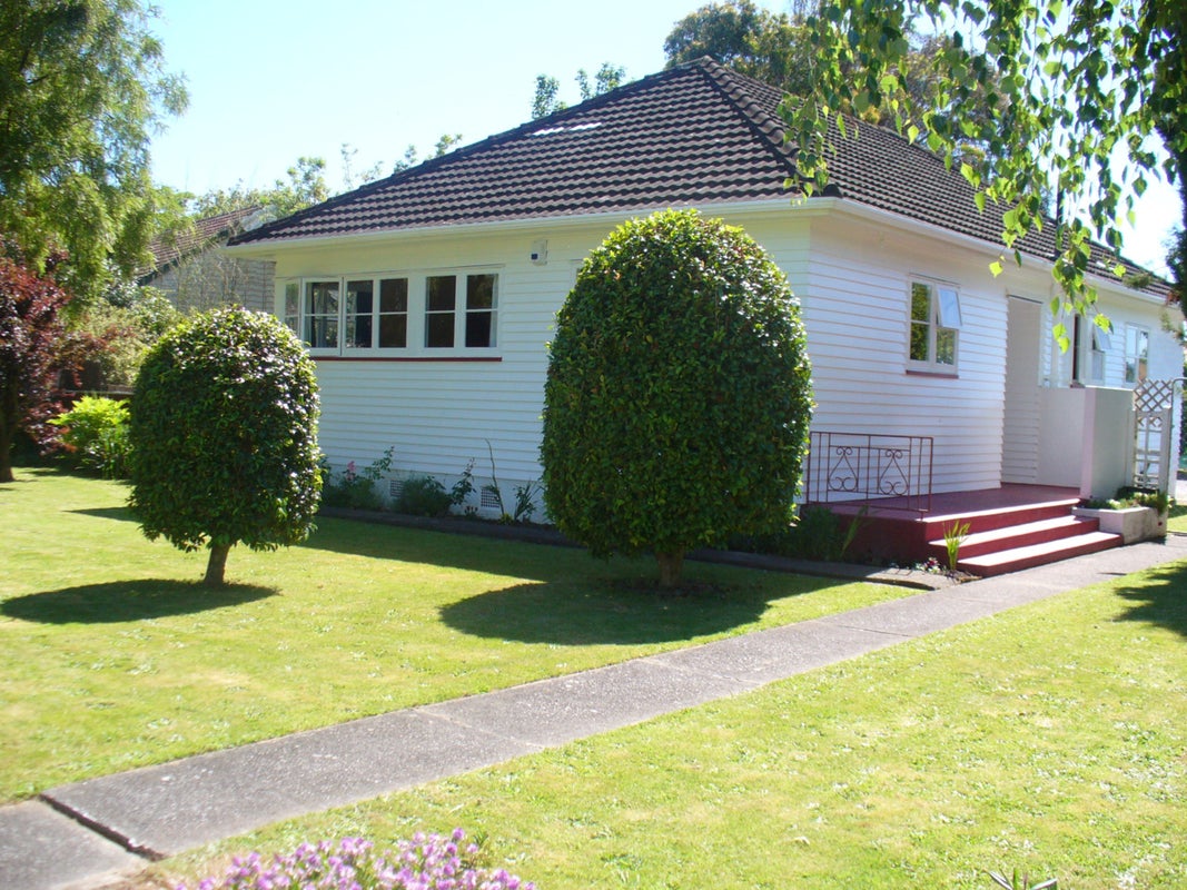 74 Savage Crescent, West End, Palmerston North - Carousel 1