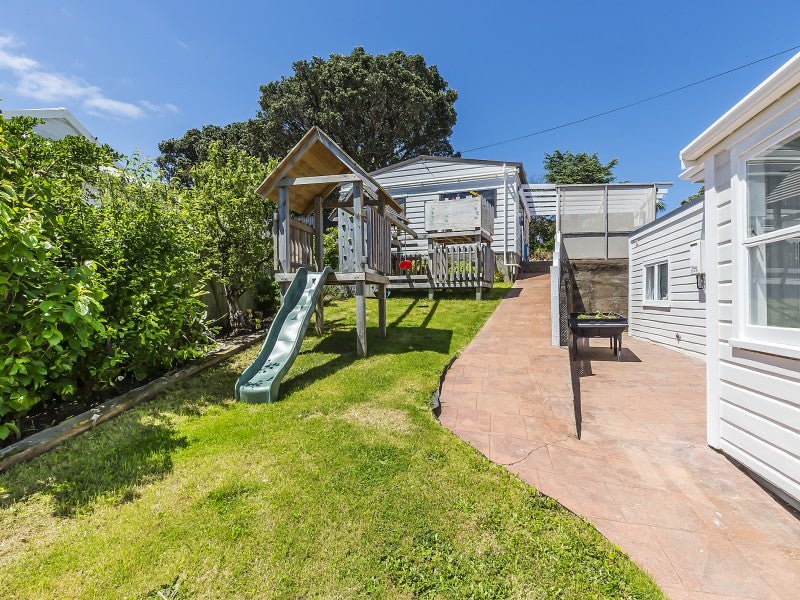 13 Nevay Road, Karaka Bays, Wellington - Carousel 2