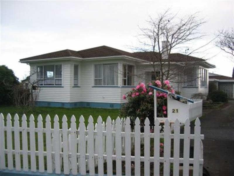 21 College Street, Awapuni, Palmerston North - Carousel 1