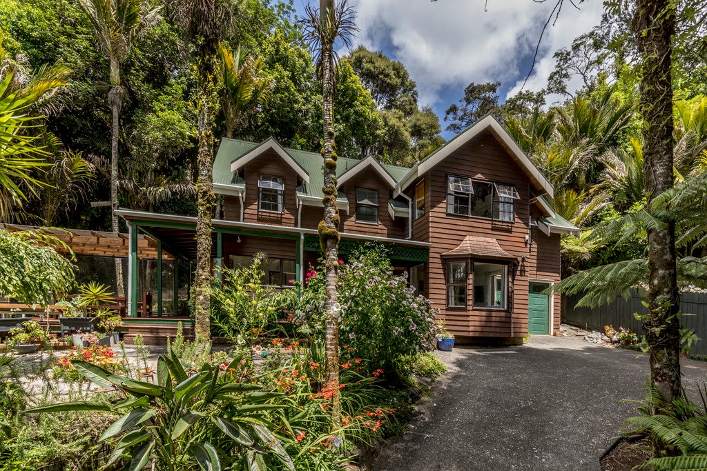 9 Valley Road, Titirangi, Auckland - Carousel 1
