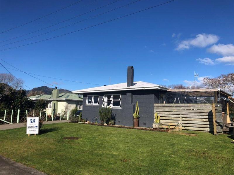 6 Lake Crescent, Takaka - Carousel 1