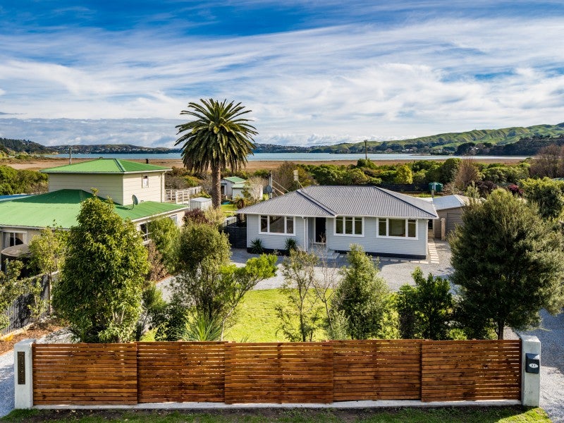 27 Paekakariki Hill Road, Pauatahanui, Porirua - Carousel 1