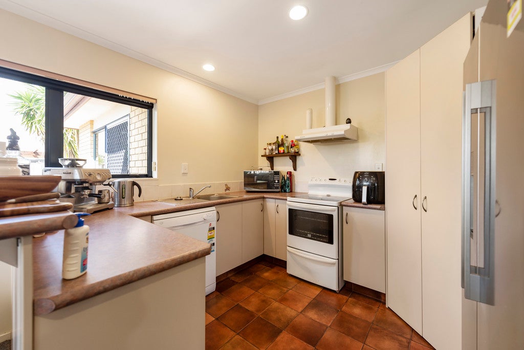10 Karia Grove, Papamoa Beach, Papamoa - Carousel 2