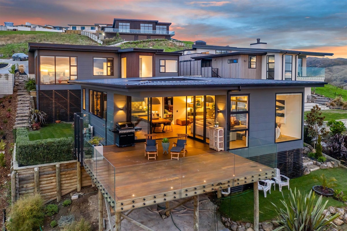 9 Francis Mill Grove, Westmorland, Christchurch - Carousel 1