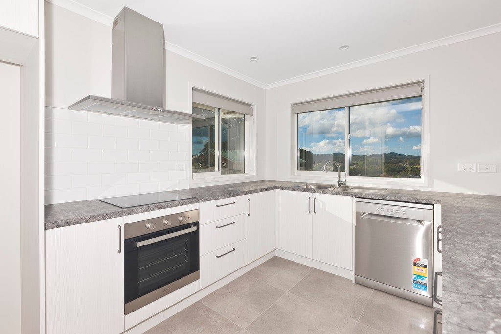 6 Hanlon Heights, Te Kamo, Whangarei - Carousel 2