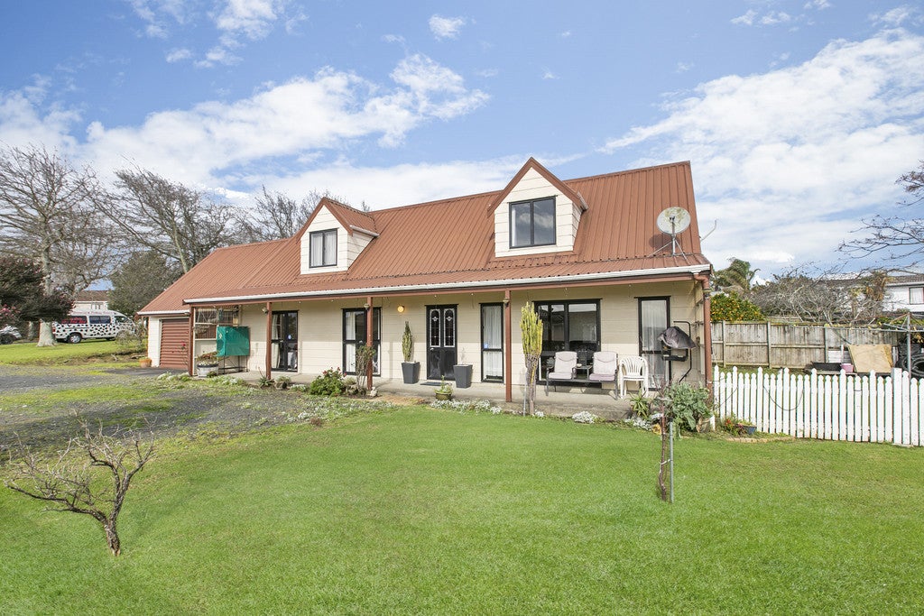 58 Hollyford Drive, Clover Park, Auckland - Carousel 1