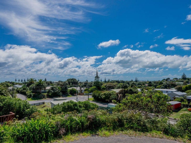 5 Rata Street, Otaki Beach, Otaki - Carousel 1