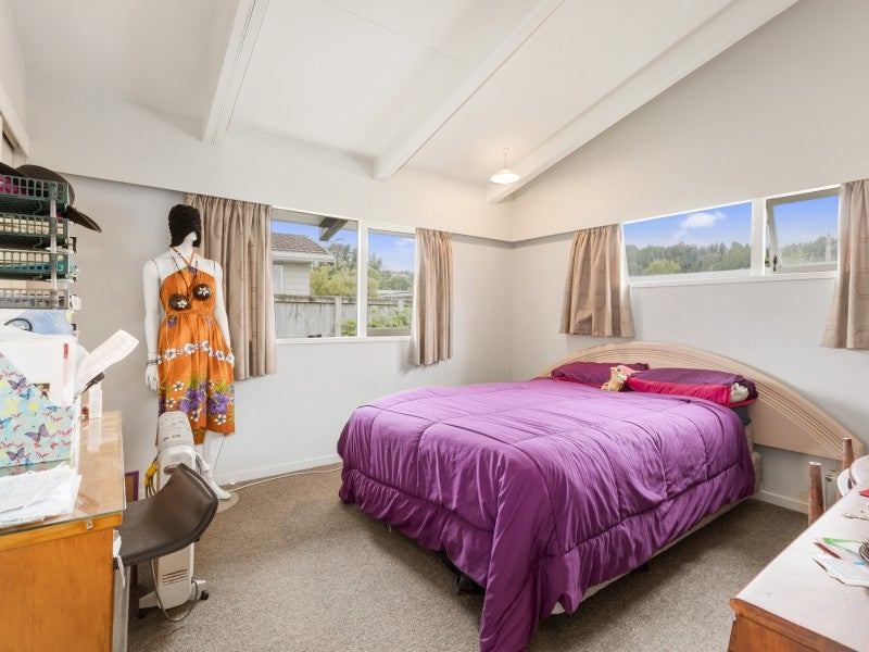 64 Oregon Drive, Maoribank, Upper Hutt - Carousel 11