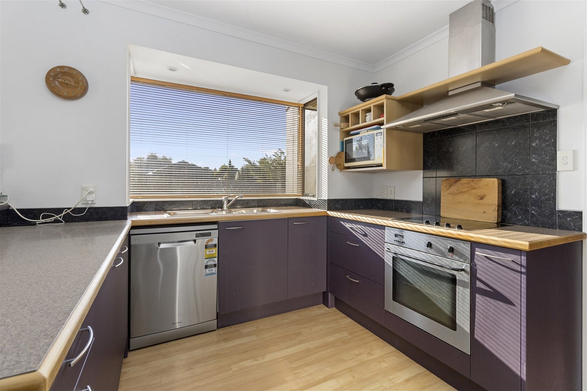 15 Gambia Grove, Flagstaff, Hamilton - Carousel 2