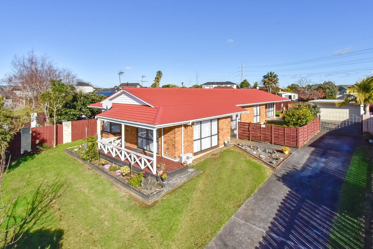 44 Lakeside Drive, Pahurehure, Papakura - Carousel 1