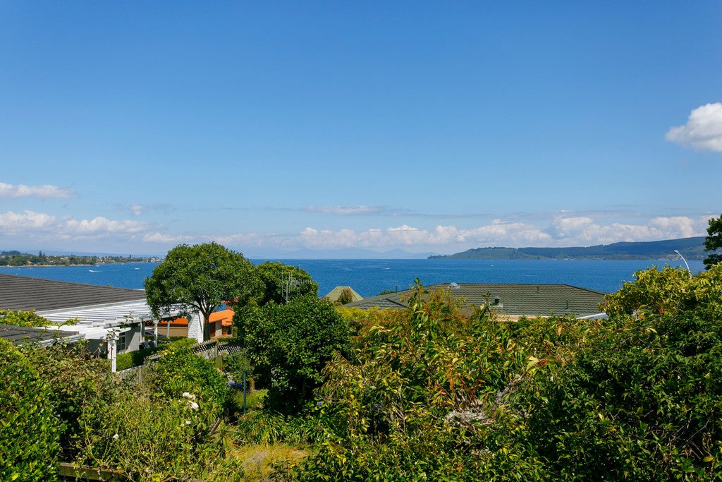 156 Lake Terrace, Hilltop, Taupo - Carousel 2